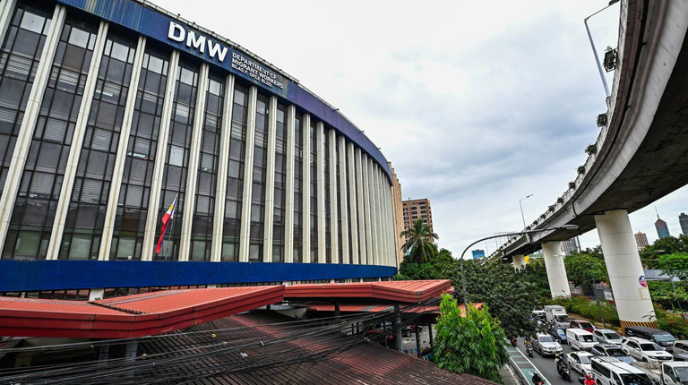 PH officials visit 8 detained Pinoy seafarers in Malaysia