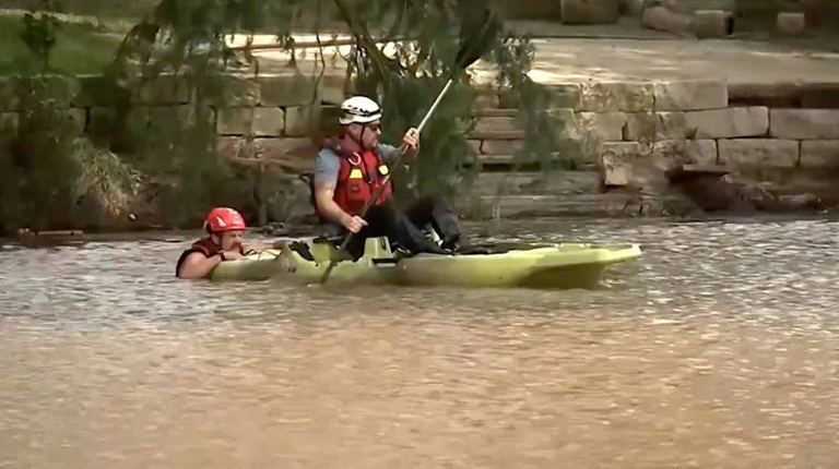 Volunteers search for survivors along flood-hit Texas’ Guadalupe River